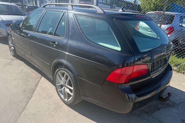 Sort Saab 9-5 fra 2005