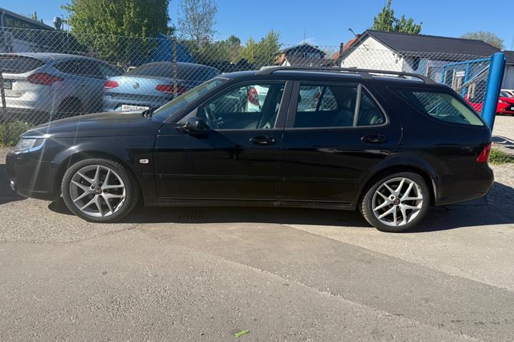 Sort Saab 9-5 fra 2005