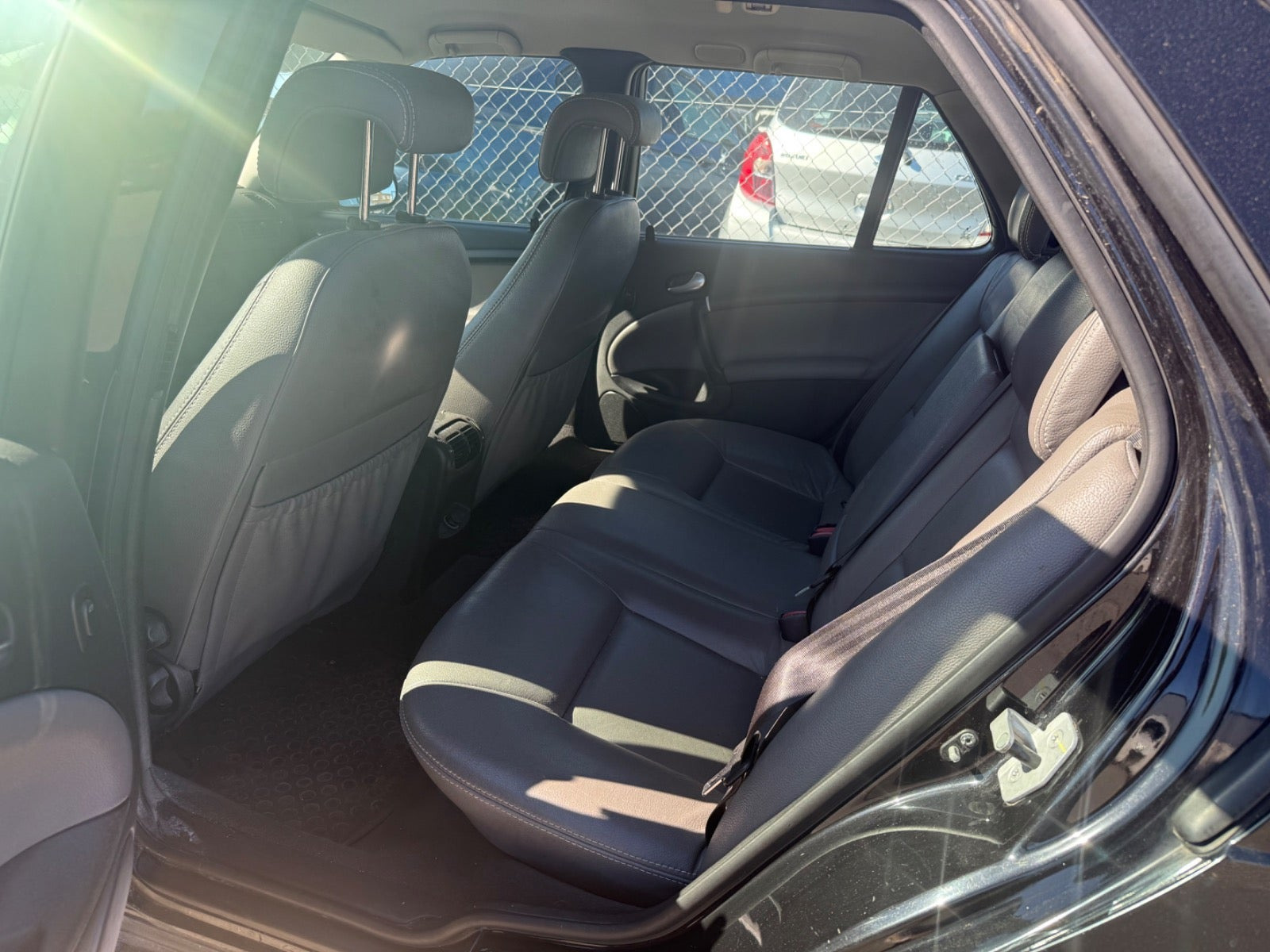 Sort Saab 9-5 fra 2005