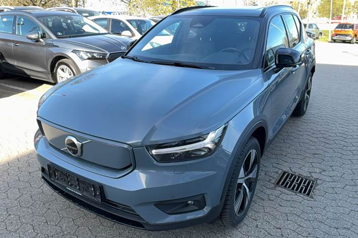 Grå Volvo XC40 fra 2021