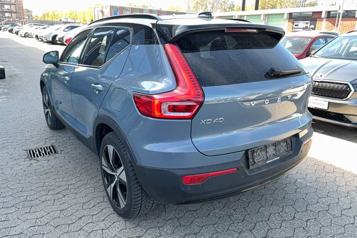 Grå Volvo XC40 fra 2021