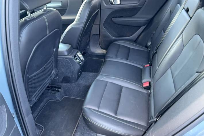 Grå Volvo XC40 fra 2021