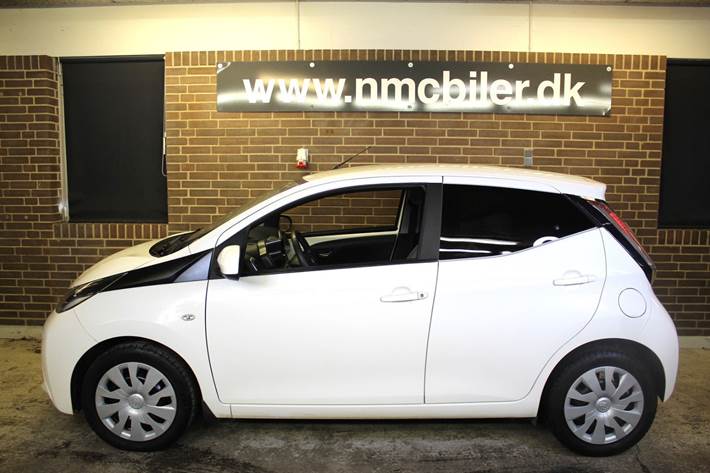 Hvid Toyota Aygo fra 2017