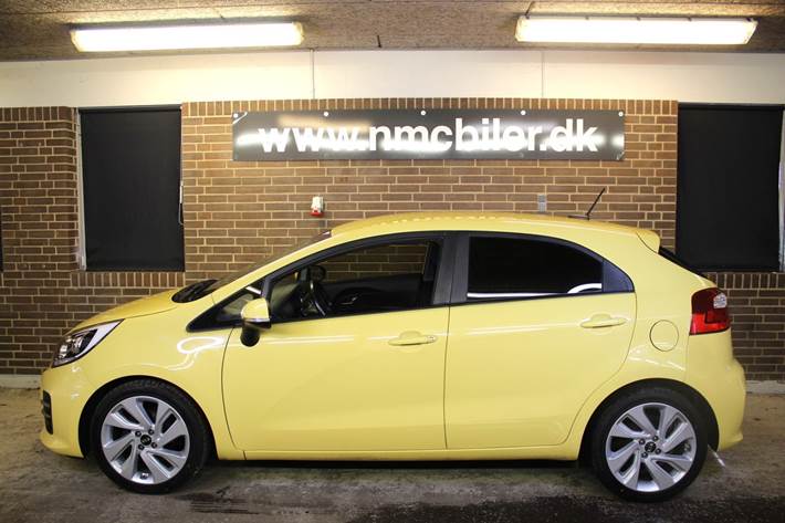 Gul Kia Rio fra 2016