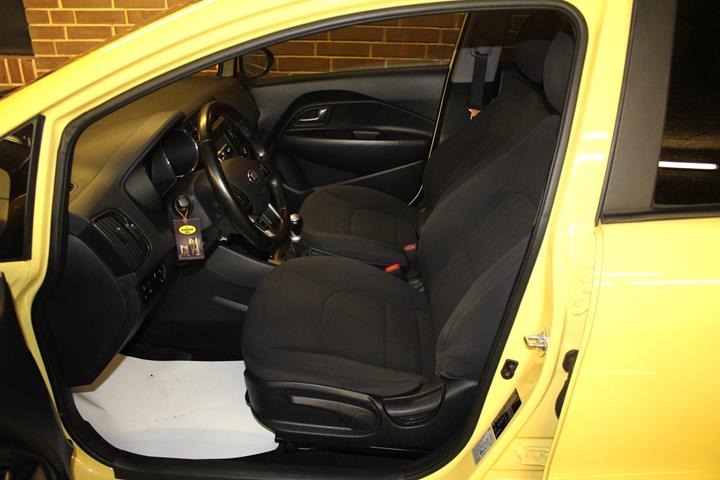 Gul Kia Rio fra 2016