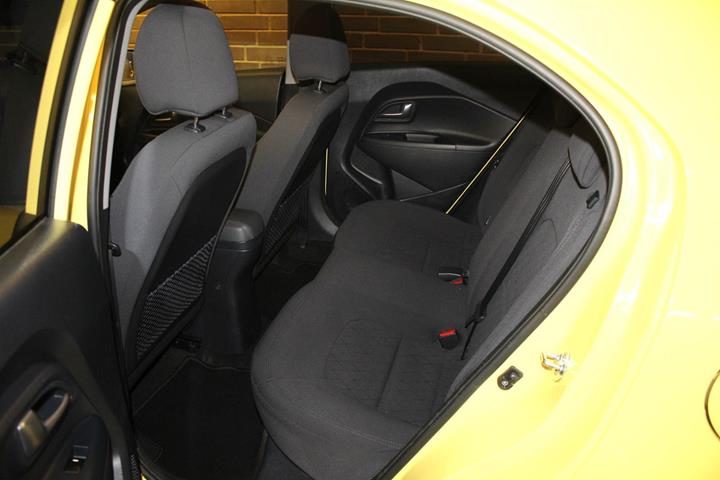 Gul Kia Rio fra 2016