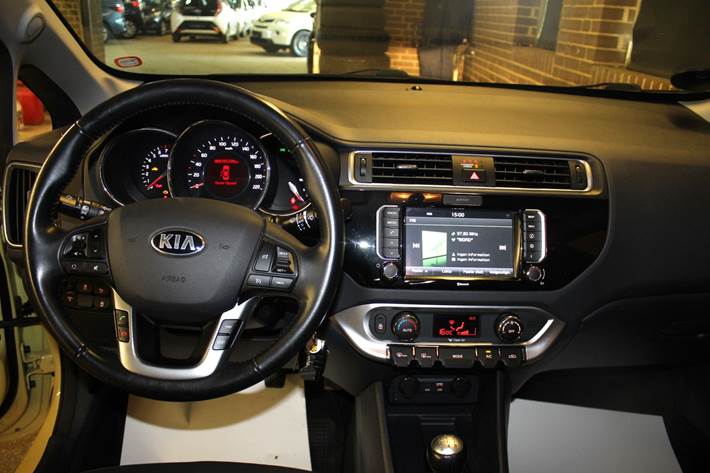 Gul Kia Rio fra 2016