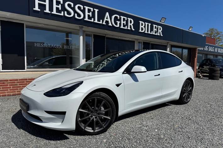 Hvid Tesla Model 3 fra 2021