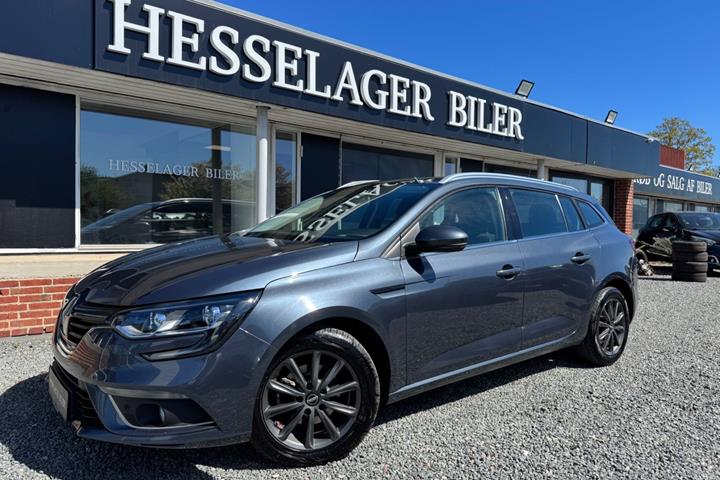 Grå Renault Megane IV fra 2017 set udefra