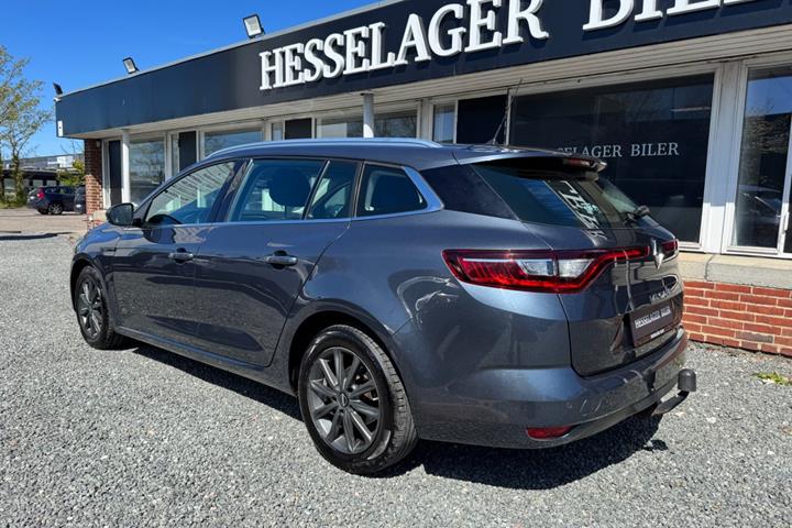 Grå Renault Megane IV fra 2017