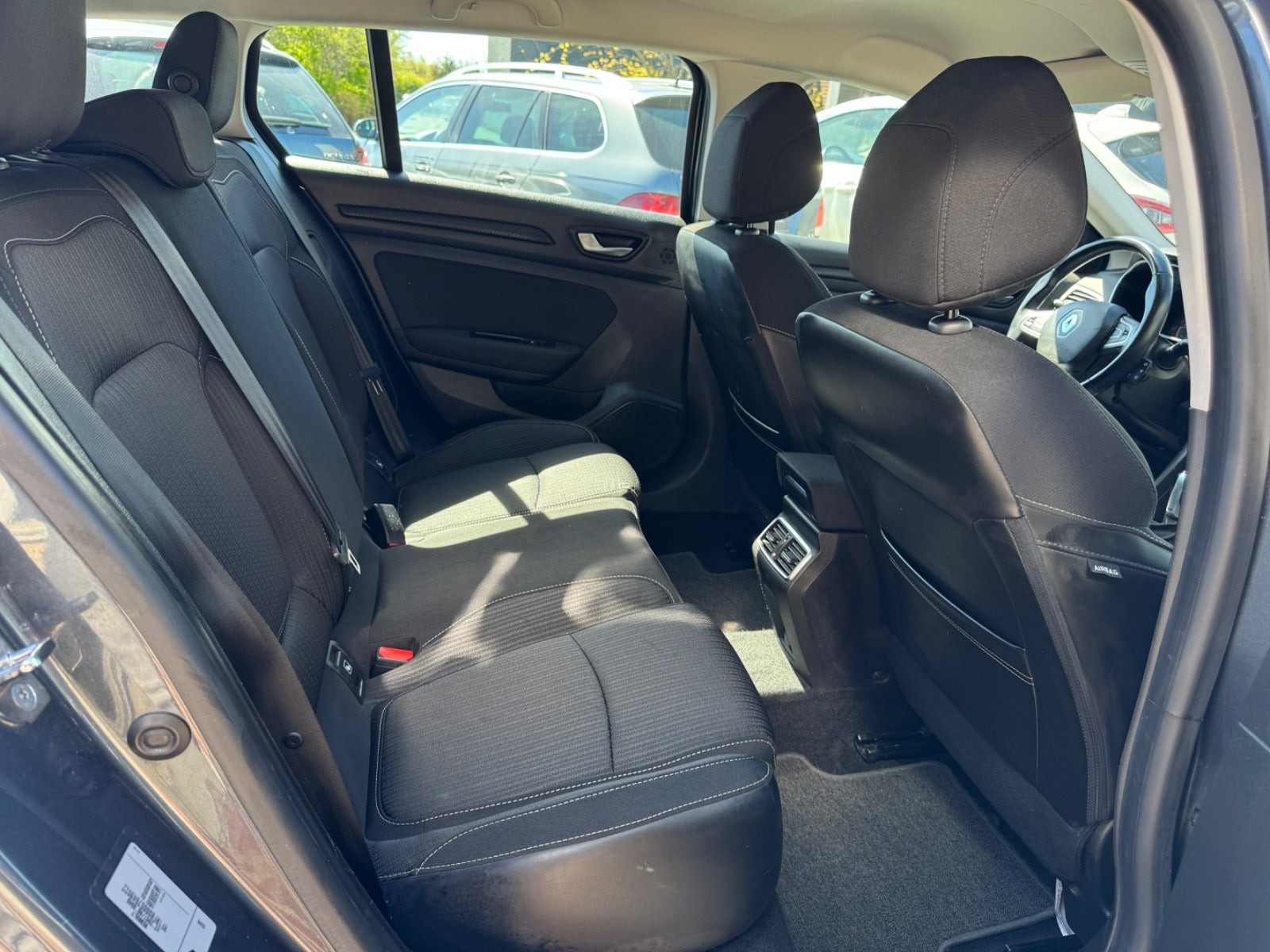 Grå Renault Megane IV fra 2017