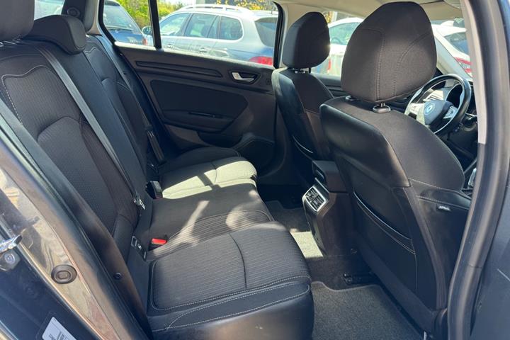 Grå Renault Megane IV fra 2017