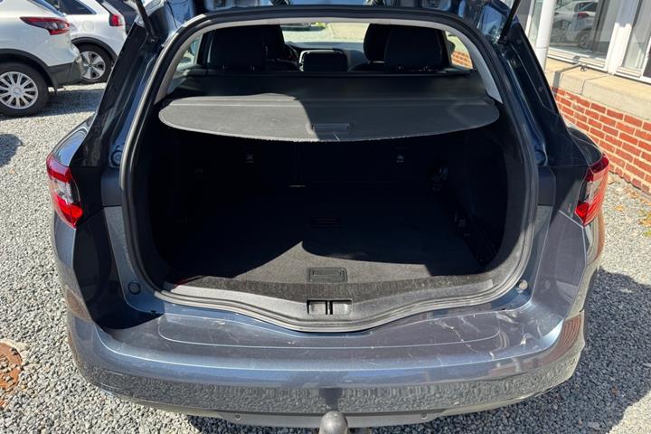 Grå Renault Megane IV fra 2017