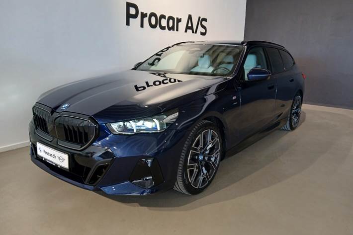 Blå BMW i5 fra 2025