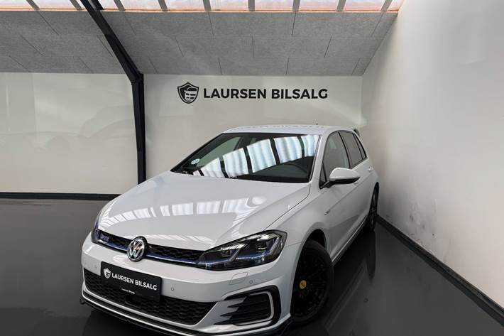 Hvid VW Golf VII fra 2018
