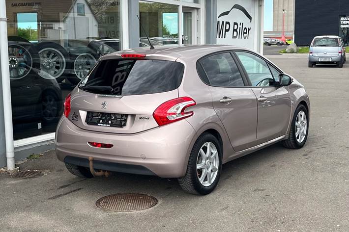 undefined Peugeot 208 fra 2012