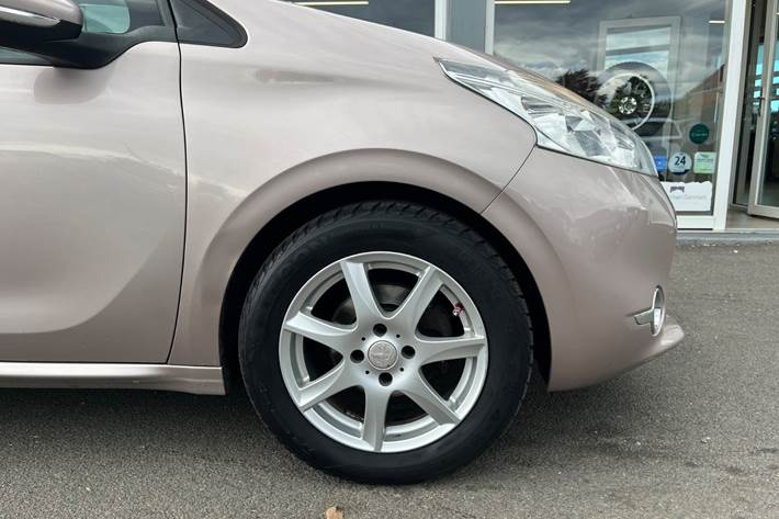 undefined Peugeot 208 fra 2012