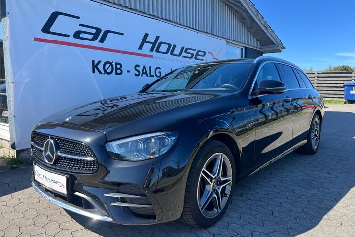 Sort Mercedes E300 de fra 2020 set udefra