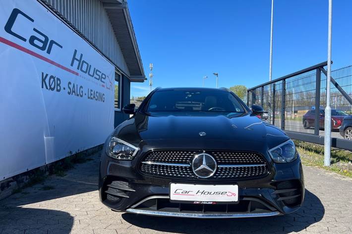 Sort Mercedes E300 de fra 2020