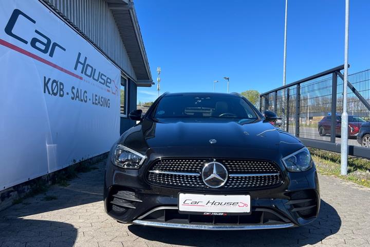 Sort Mercedes E300 de fra 2020