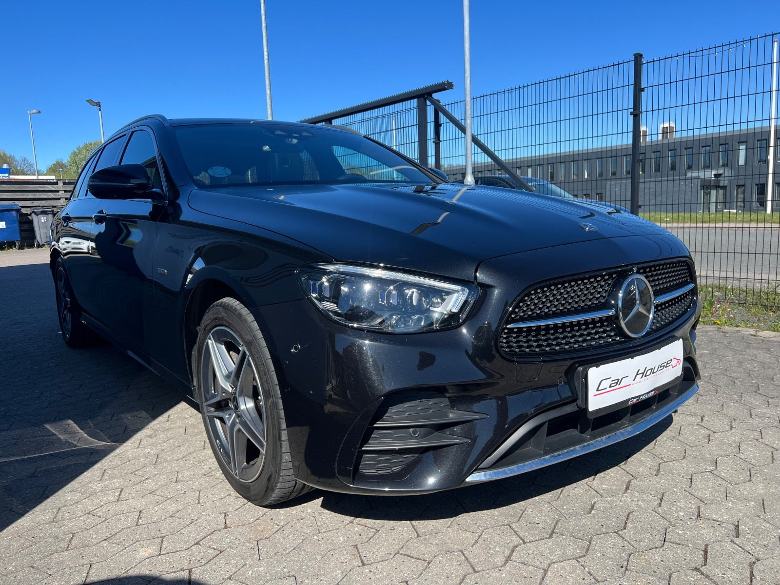 Sort Mercedes E300 de fra 2020
