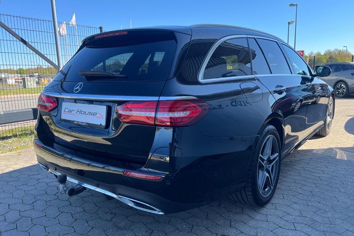 Sort Mercedes E300 de fra 2020