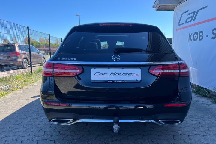 Sort Mercedes E300 de fra 2020