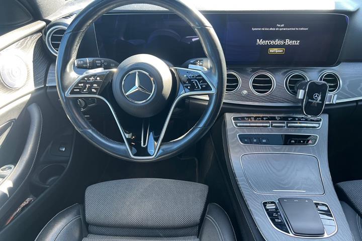 Sort Mercedes E300 de fra 2020