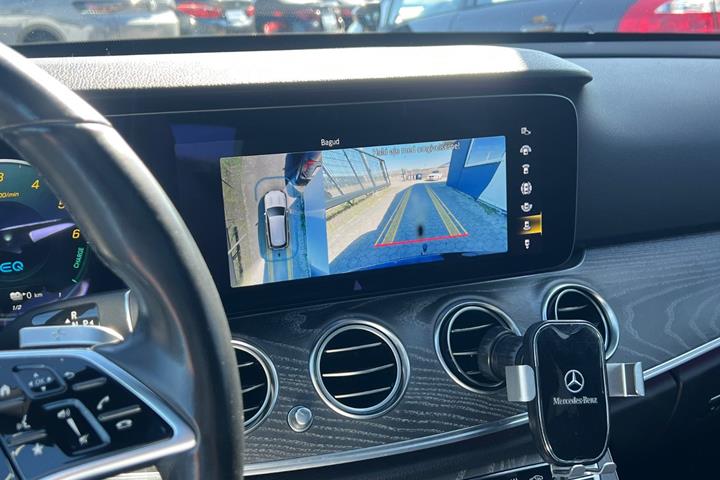 Sort Mercedes E300 de fra 2020