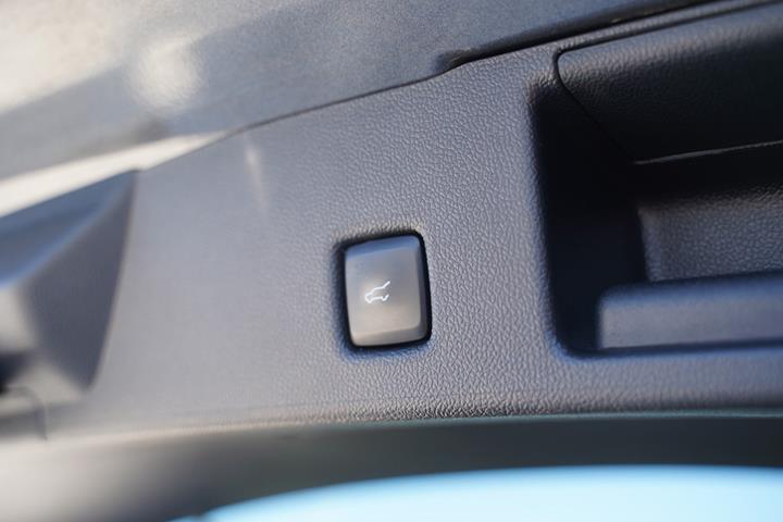 Grå Ford Kuga fra 2023