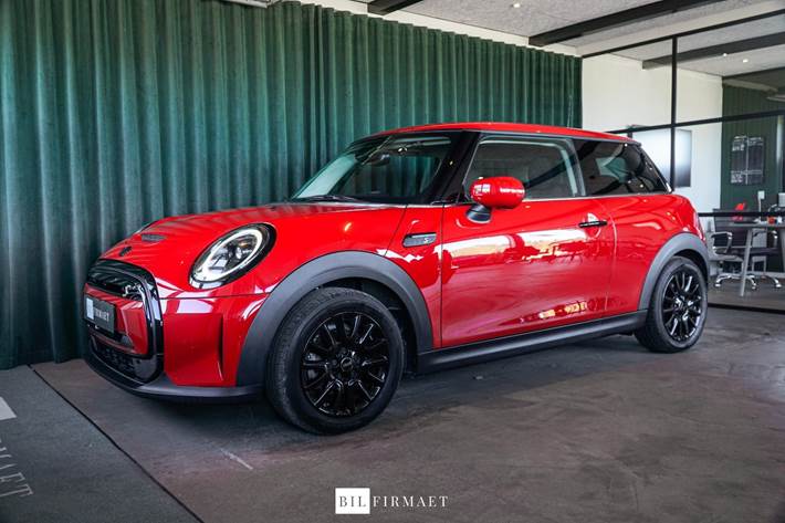 Rød Mini Cooper SE fra 2023