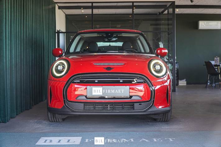 Rød Mini Cooper SE fra 2023