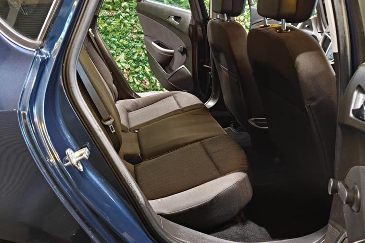 undefined Opel Astra fra 2011