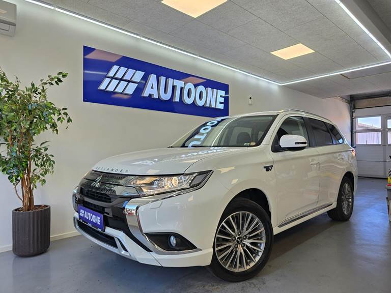 Mitsubishi Outlander 2,4 PHEV Inform+ CVT 4WD