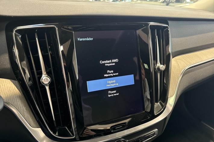 Grå Volvo V60 fra 2020