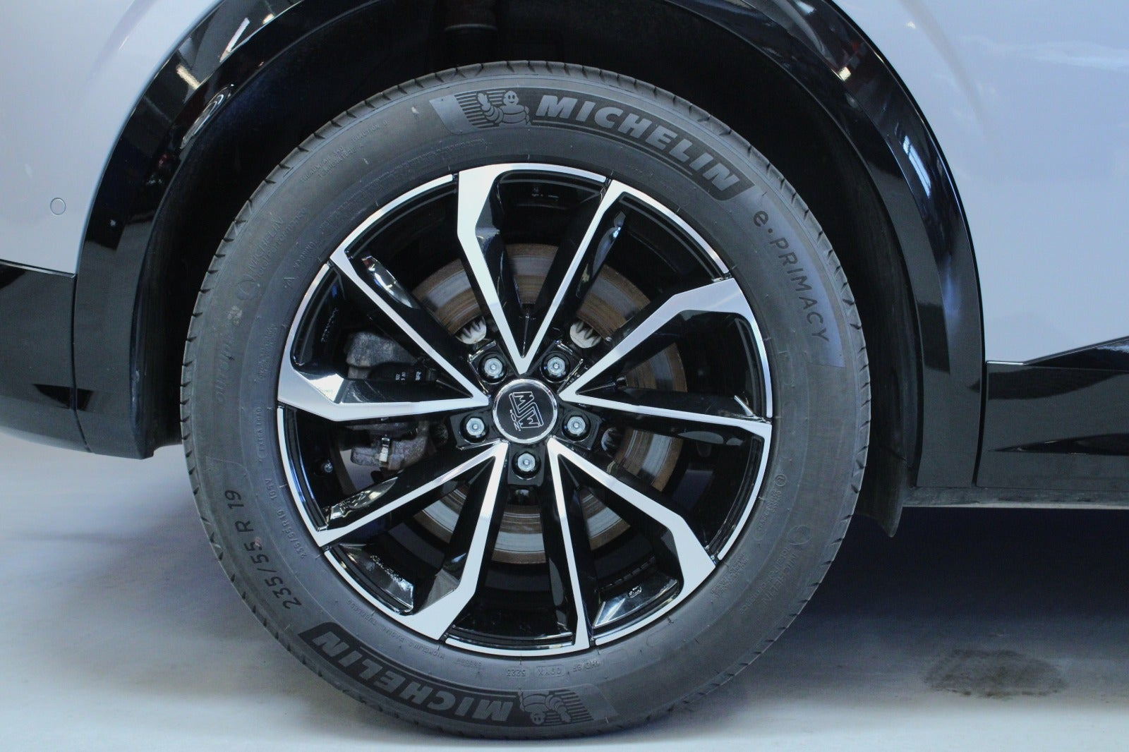 Sølv Peugeot e-3008 fra 2025