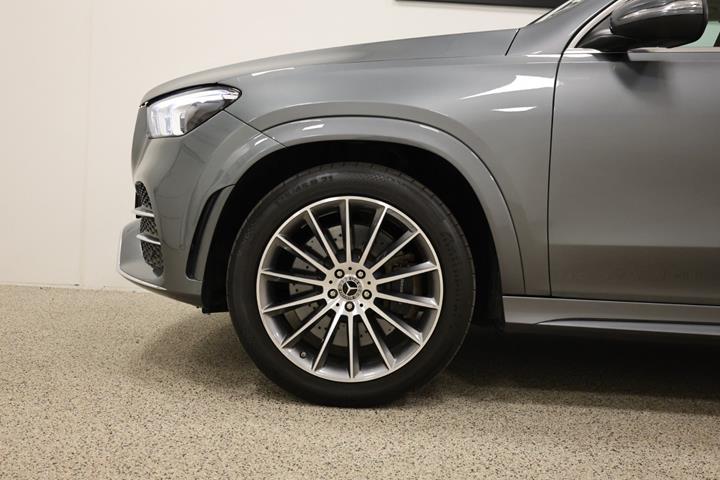 Grå Mercedes GLE350 de fra 2023