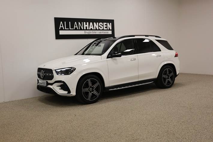 Hvid Mercedes GLE350 de fra 2024 set udefra
