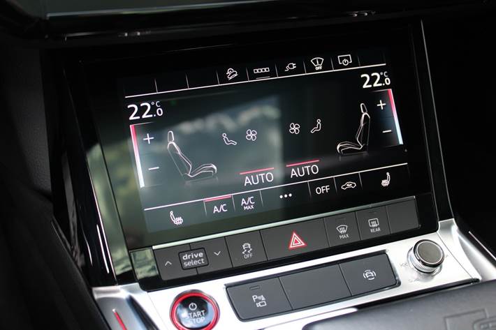 Grå Audi e-tron S fra 2023