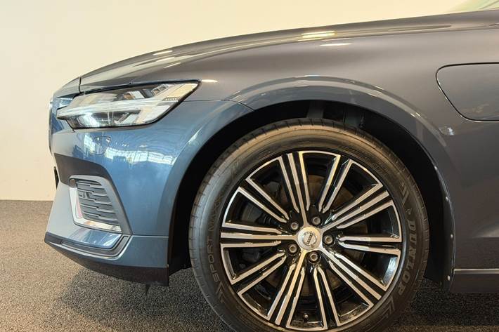 Blå Volvo V60 fra 2020