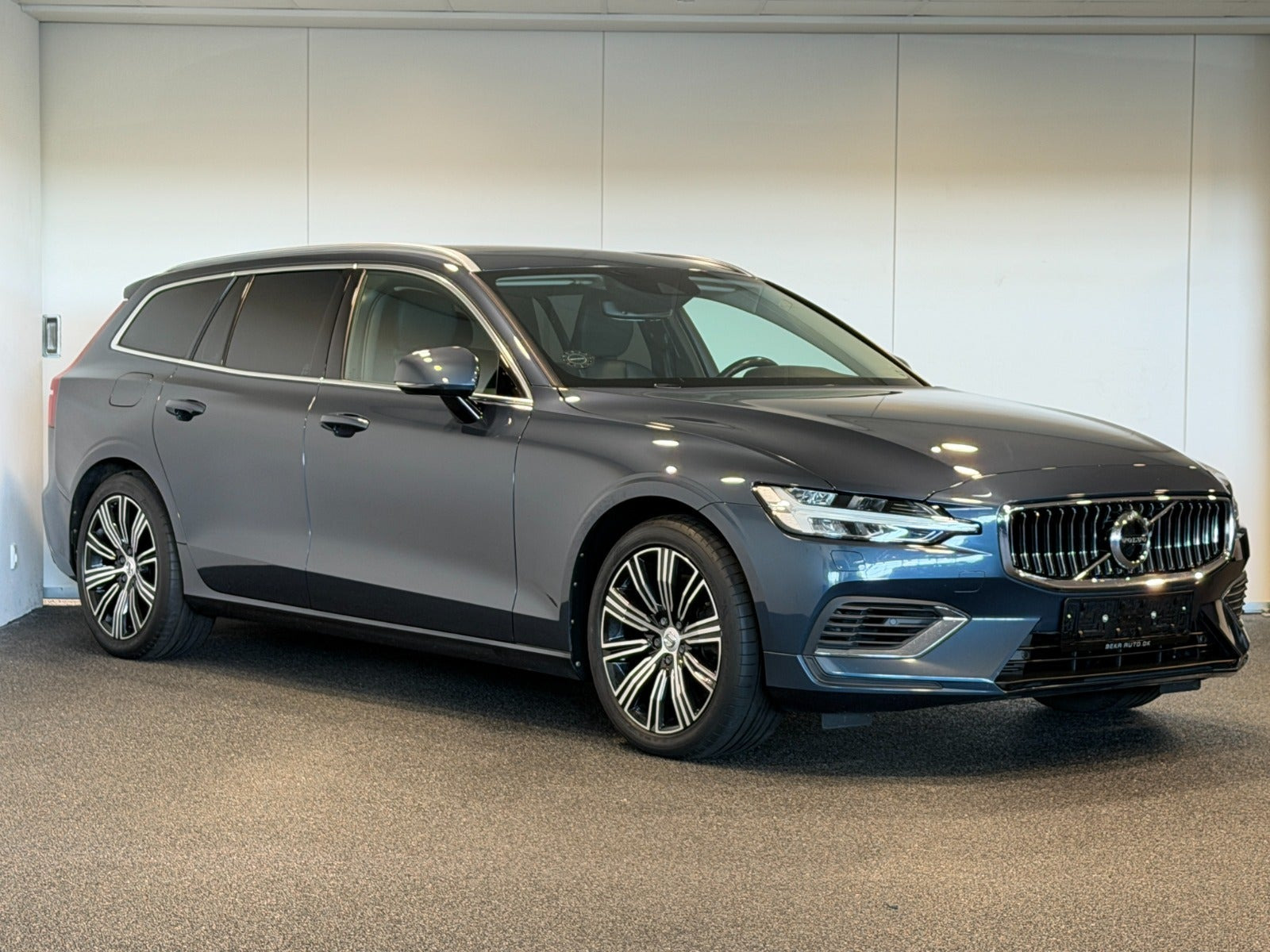 Blå Volvo V60 fra 2020