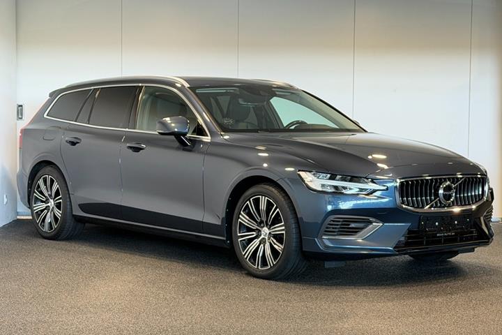 Blå Volvo V60 fra 2020