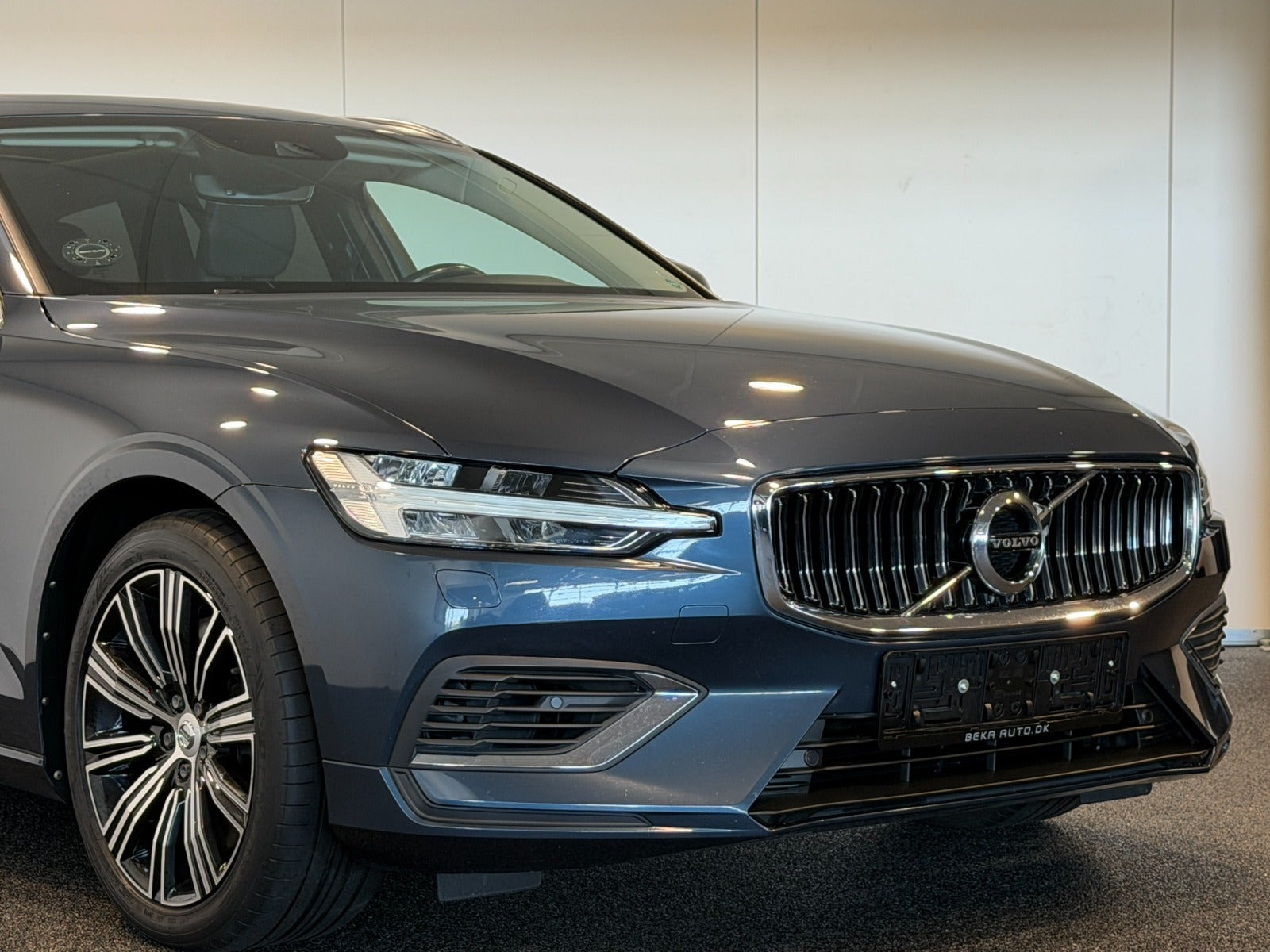Blå Volvo V60 fra 2020