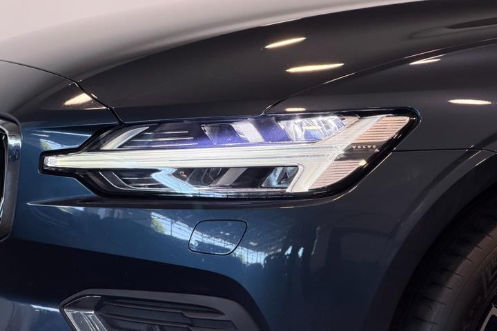 Blå Volvo V60 fra 2020