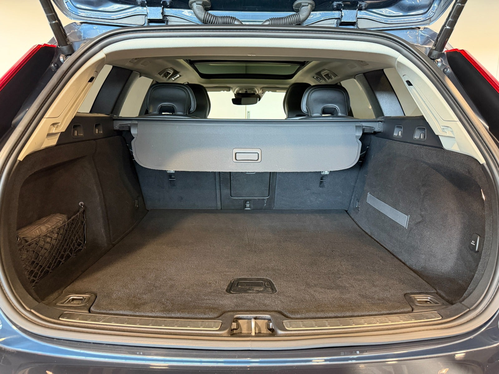 Blå Volvo V60 fra 2020