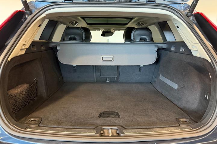 Blå Volvo V60 fra 2020
