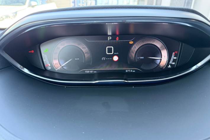Grå Peugeot 3008 fra 2019