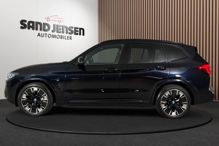 Sort BMW iX3 fra 2024