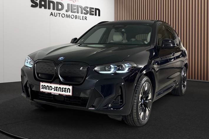 Sort BMW iX3 fra 2024 set udefra