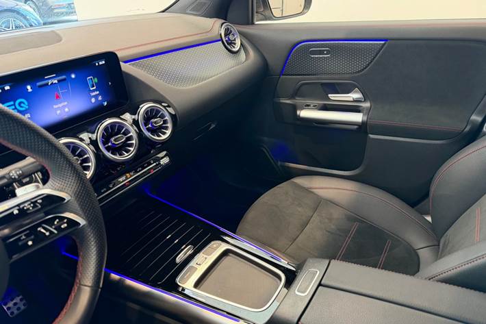 Grå Mercedes EQA350 fra 2025